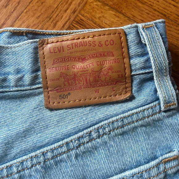Levi’s jean shorts - Picture 3 of 6